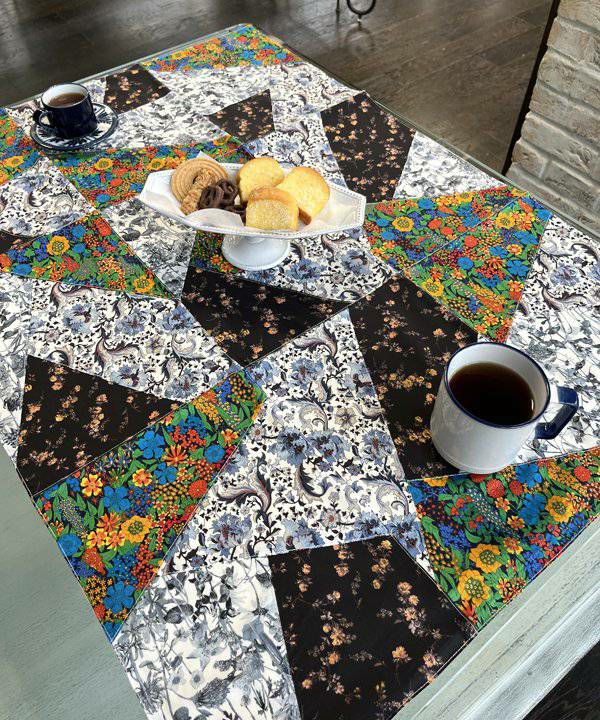 LIBERTY LONDON LEONTINE テーブルクロス ネイビー