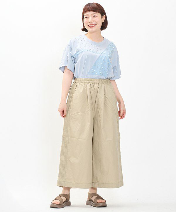 ベージュ
