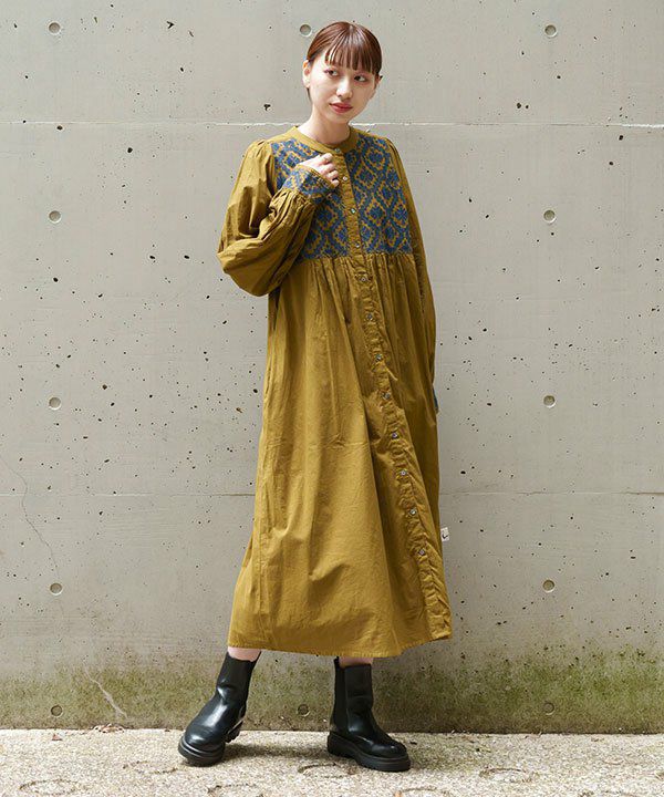 ビンテージ刺繍キルト(スーちゃん他) 172×180位　刺繍部分20角×32個 ビンテージ刺繍キルト(スーちゃん他) 172×180位 刺繍部分20角×32個