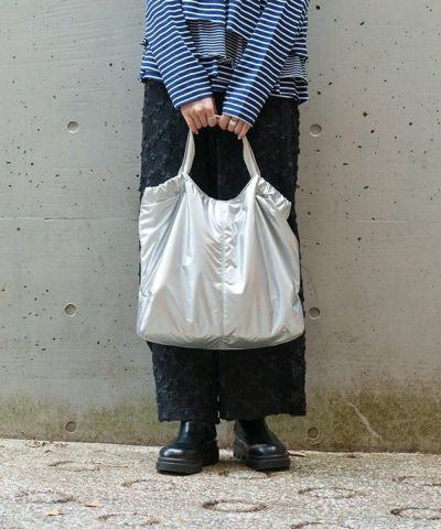 程よい大きさ中綿トート