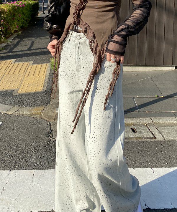 グレー