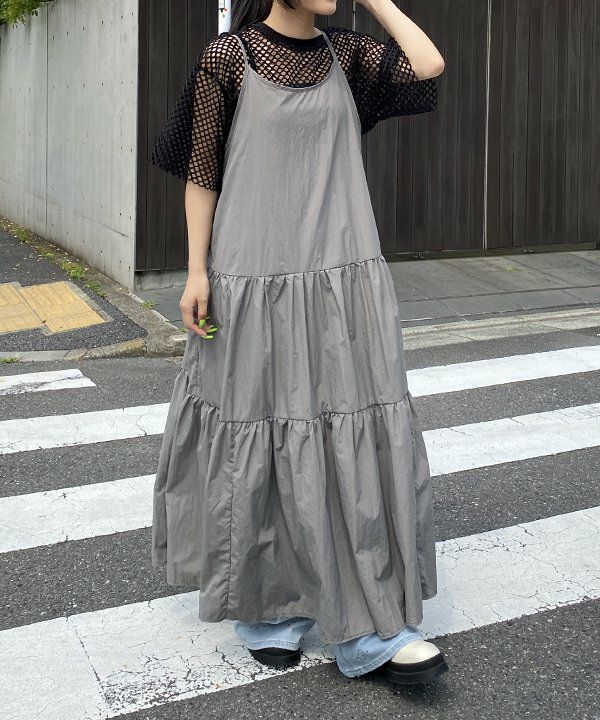 グレー