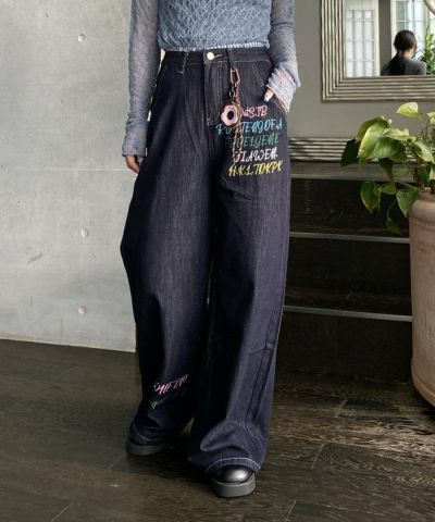 もじもじ刺繍デニム
