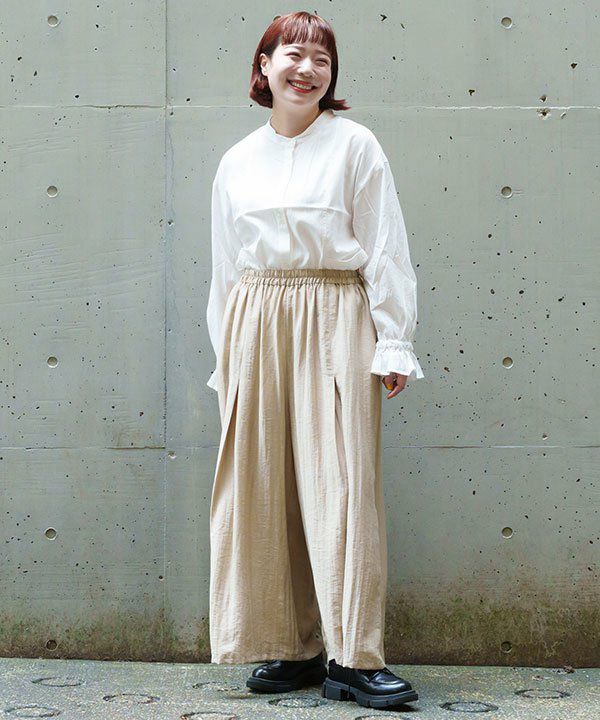 ベージュ