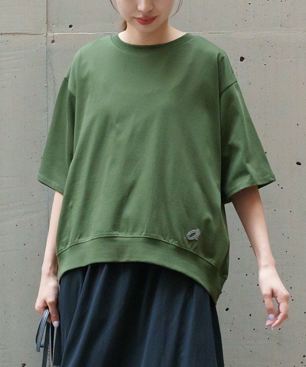 カーキ