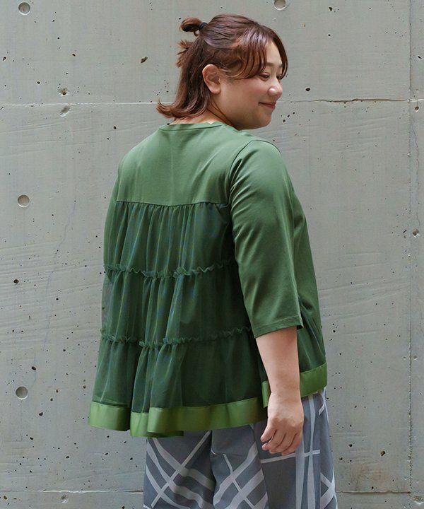 カーキ